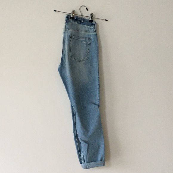 Distressed light wash mom jeans - Picture 5 of 5